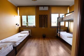 Кровать в общем номере с 4 кроватями в  Kantar Hostel